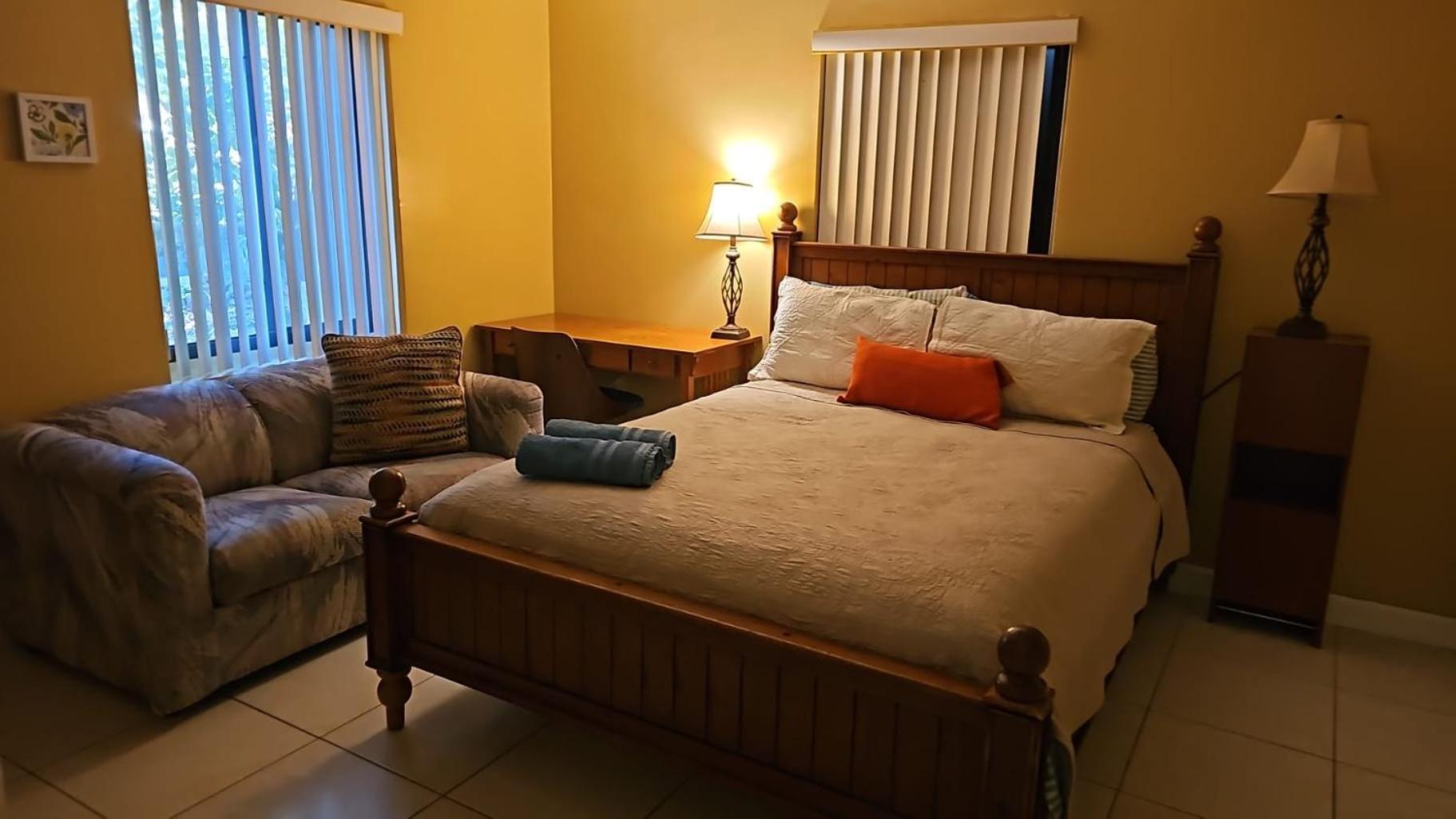 Royal Poinciana Stay Miami Springs Exterior photo